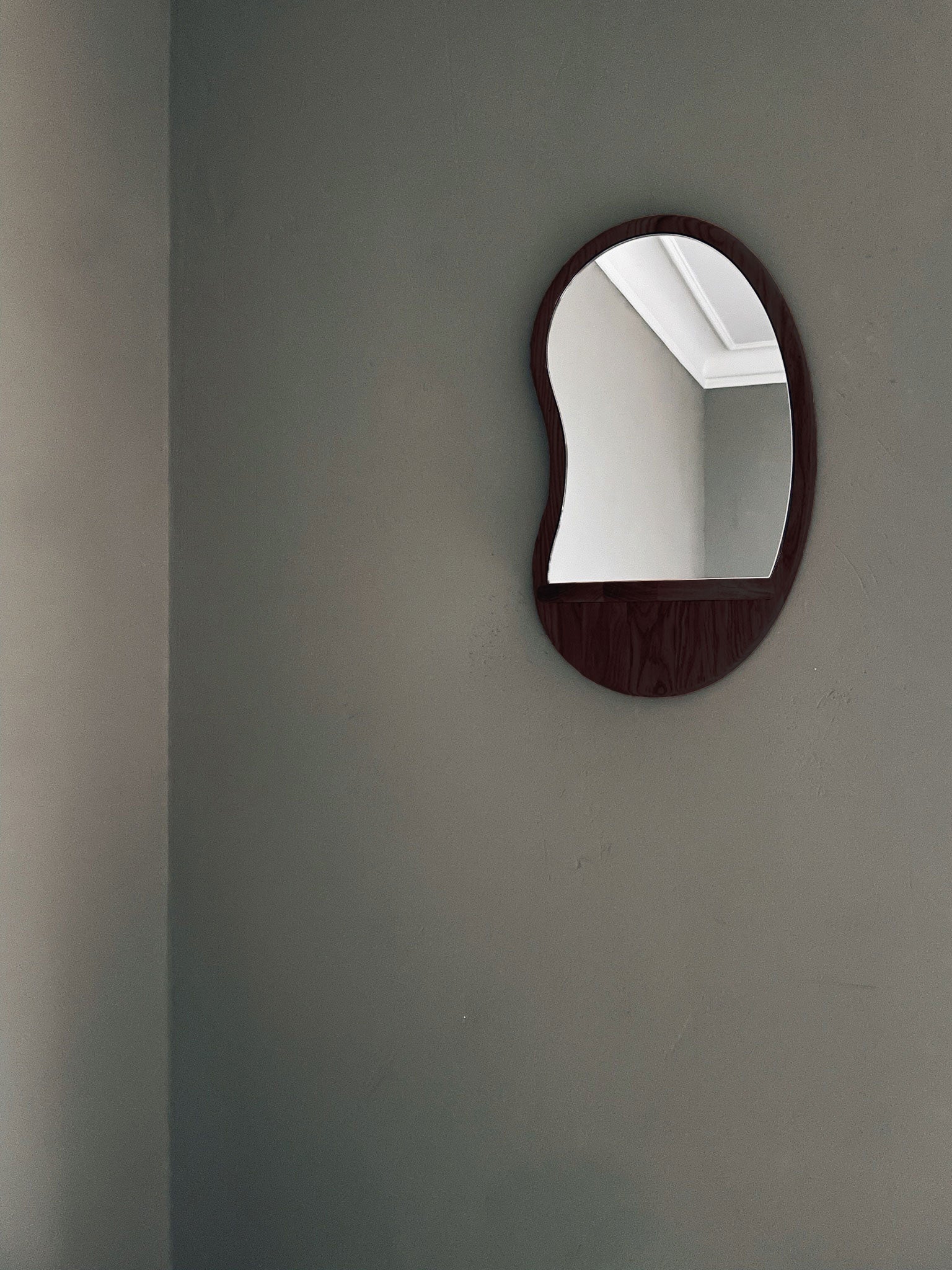 FLOWY SHELF DARK OAK