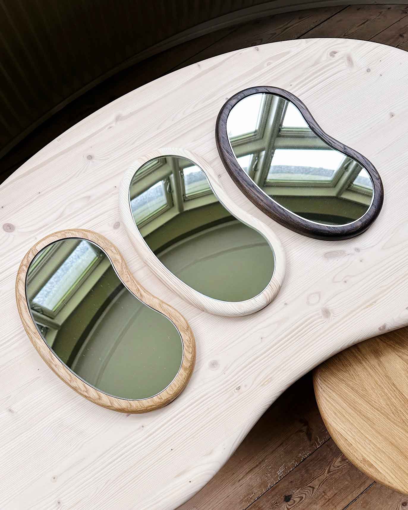 FLOWY MIRROR PINE