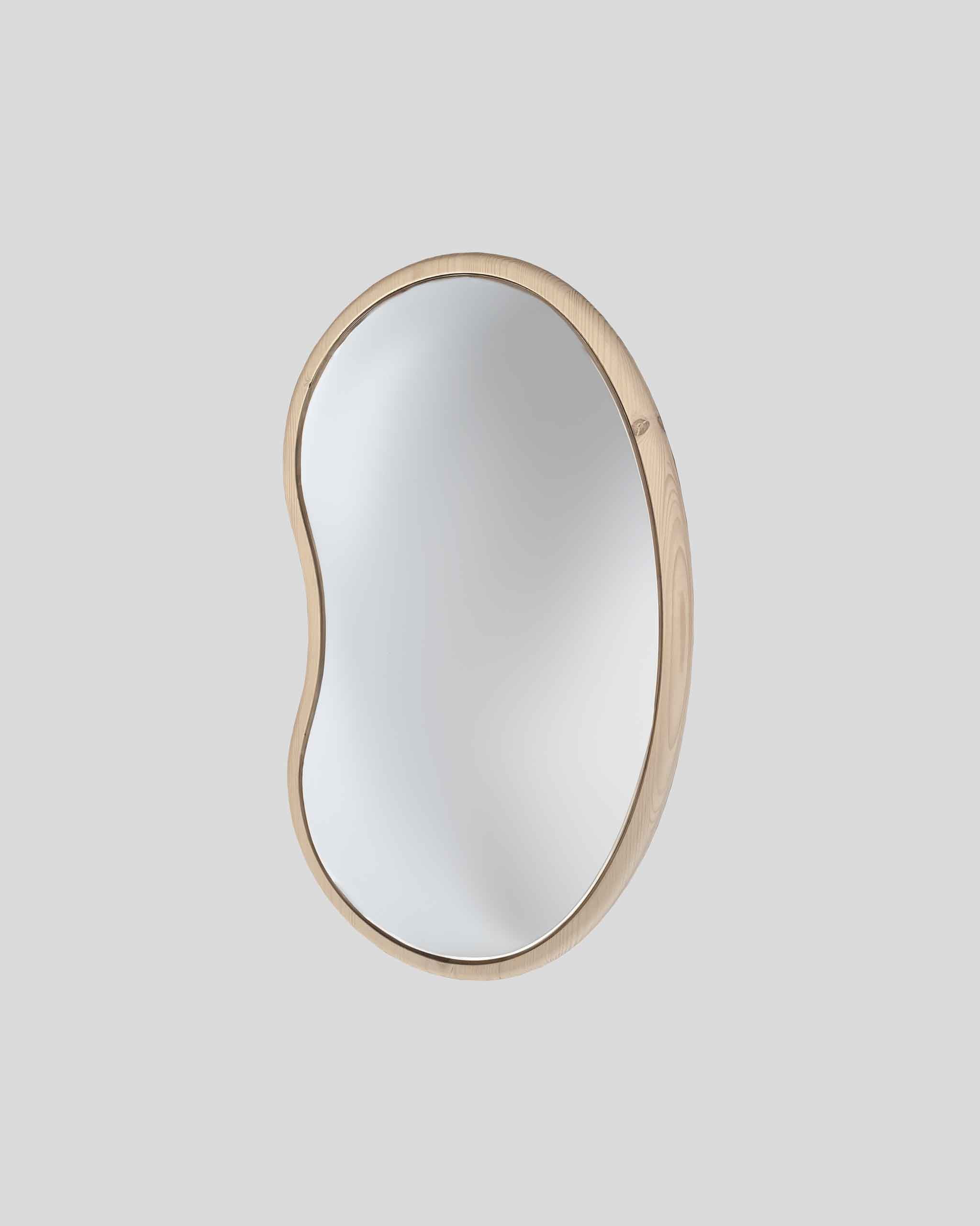 FLOWY MIRROR PINE